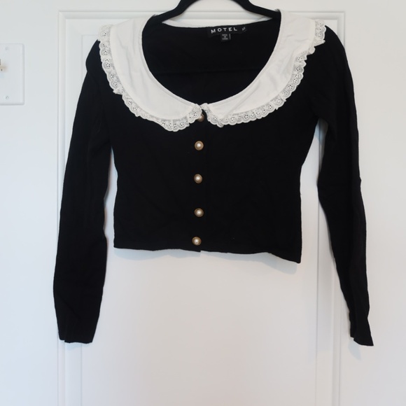 🌻Motel Rocks Black Top with Feminine Collar Trim - Picture 1 of 3